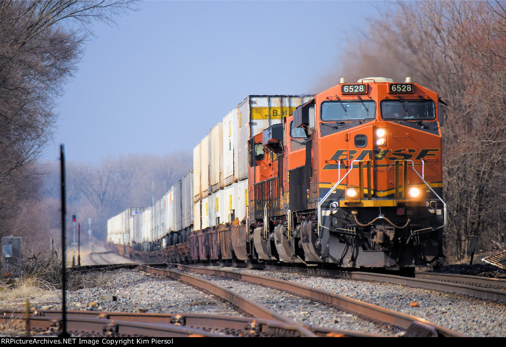 BNSF 6528